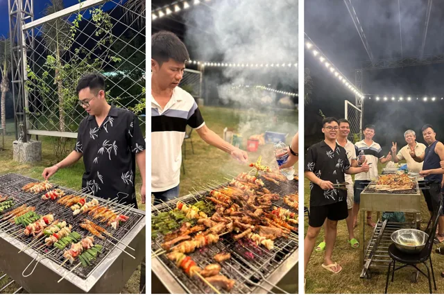 Xiên nướng BBQ trên bếp than buổi tối