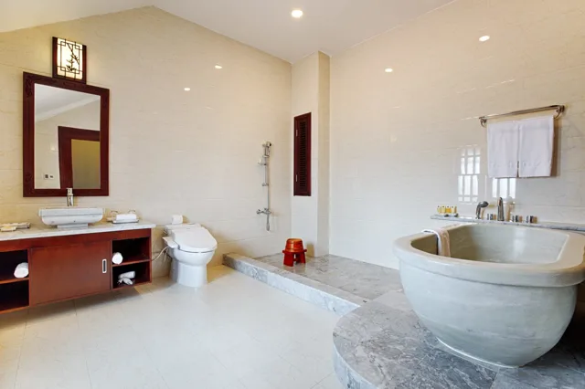 Phòng tắm có bồn tắm đá
