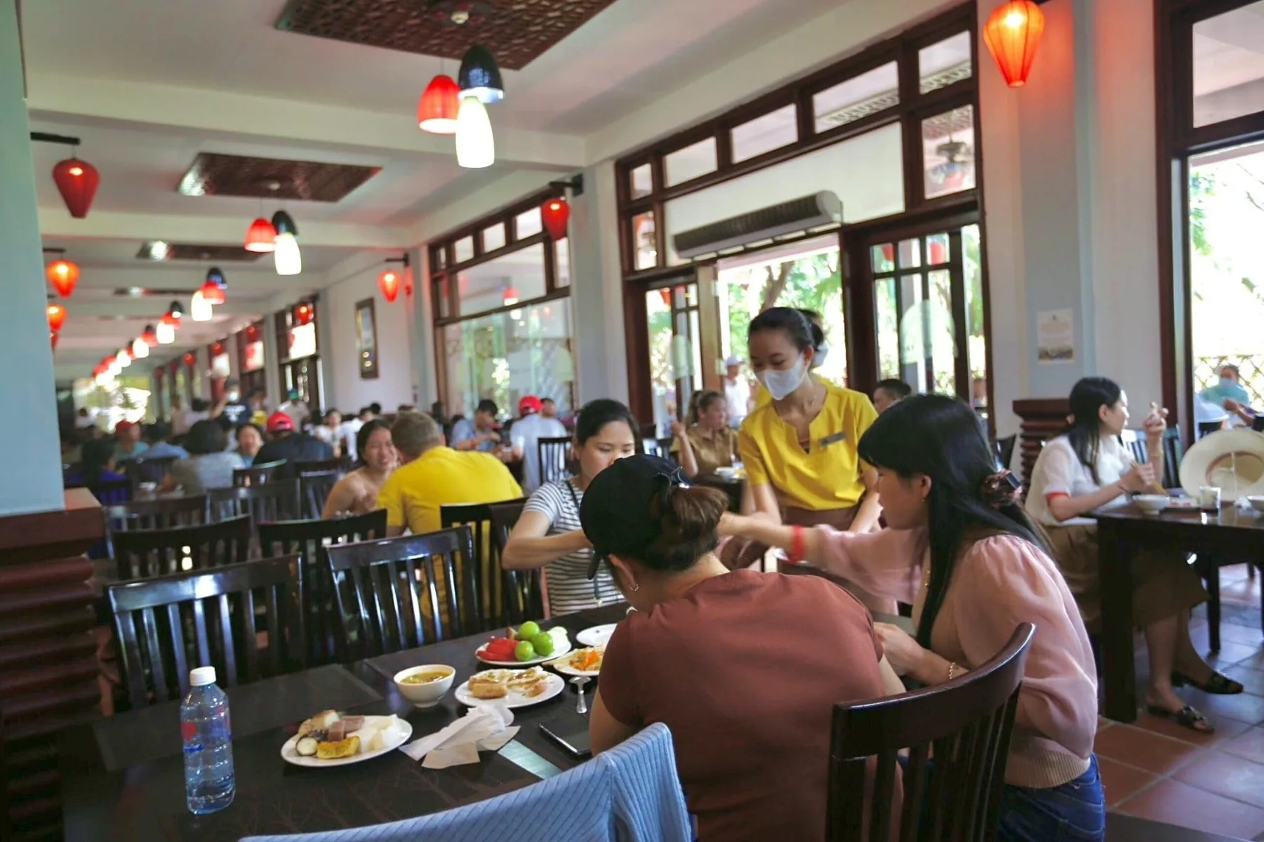 Không gian nhà hàng Phượng Hoàng